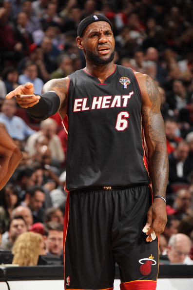 不是盲目自 不是盲目自